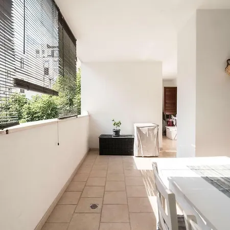 Happy Apartment